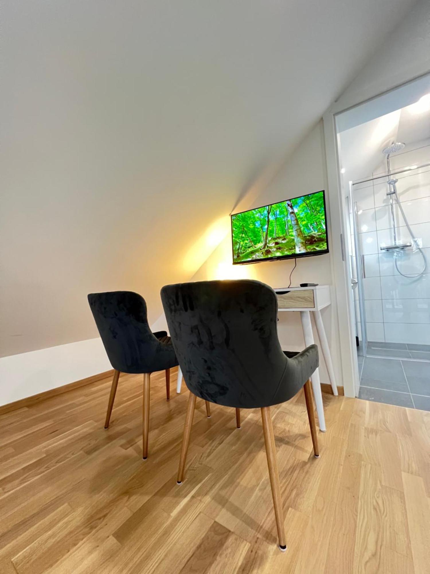 Charmantes Studio-Apartment Im Herzen Von Neureut - Fussbodenheizung, Regendusche, Waschmaschine, Stellplatz Karlsruhe Eksteriør billede