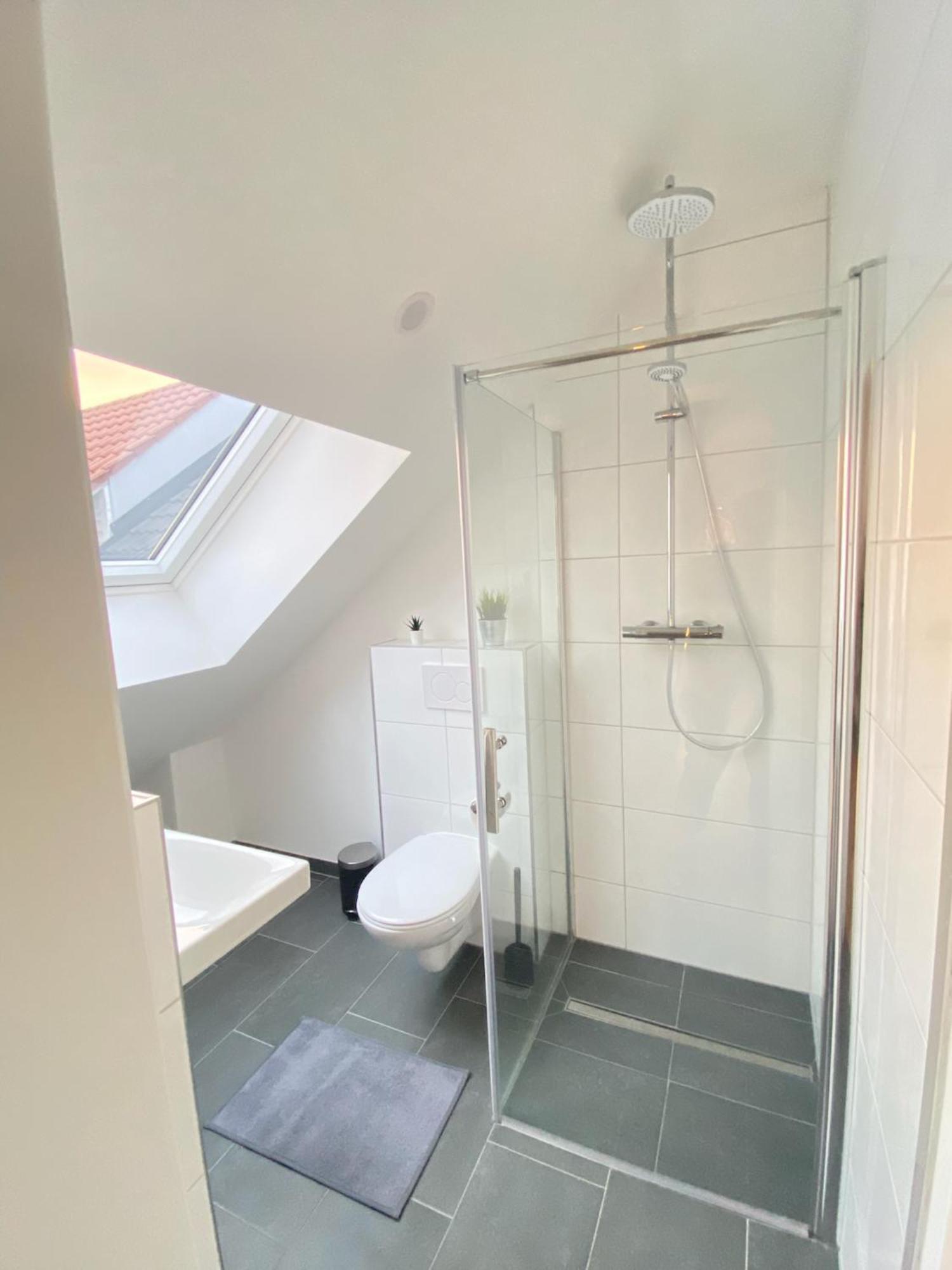 Charmantes Studio-Apartment Im Herzen Von Neureut - Fussbodenheizung, Regendusche, Waschmaschine, Stellplatz Karlsruhe Eksteriør billede