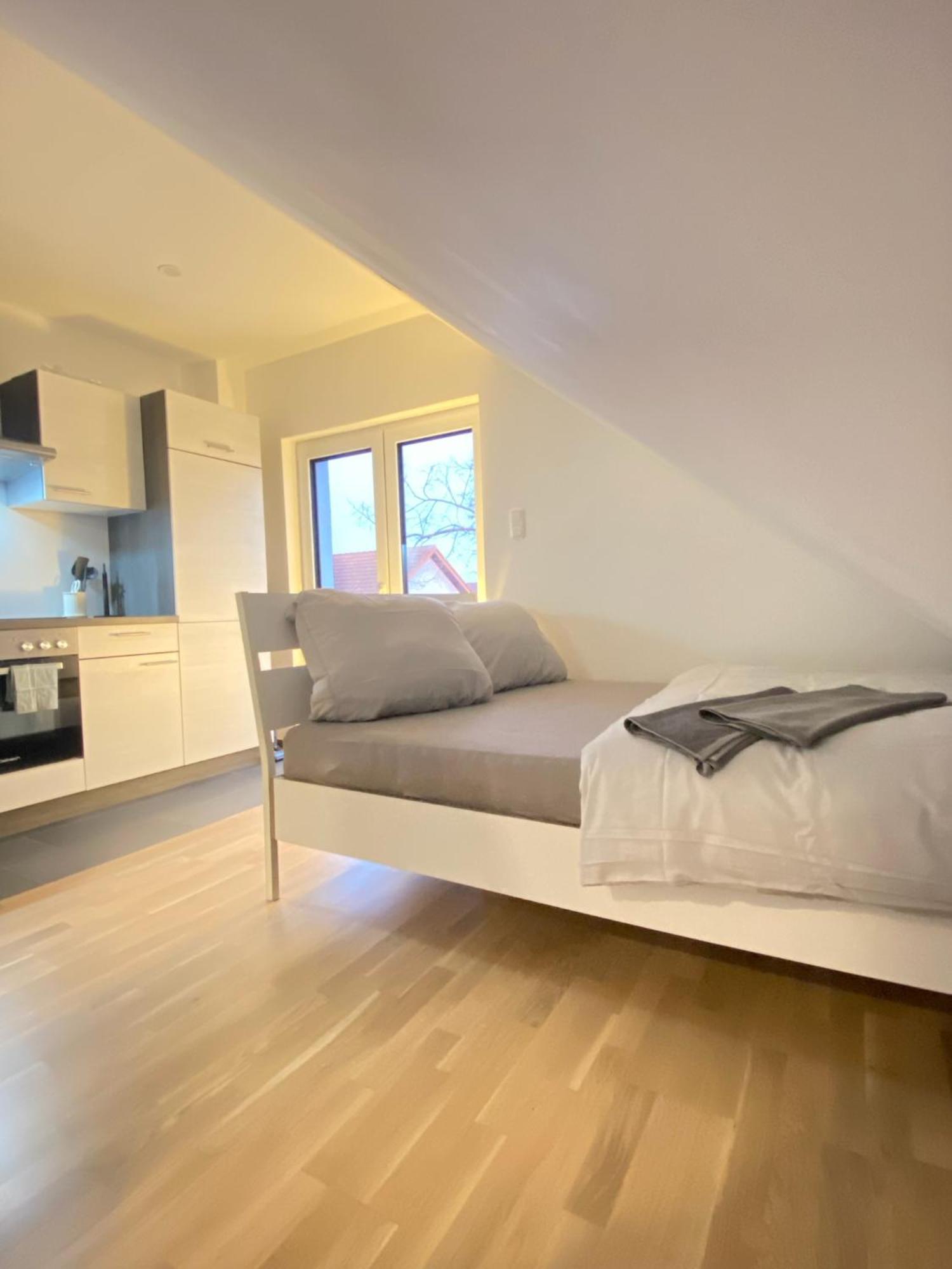 Charmantes Studio-Apartment Im Herzen Von Neureut - Fussbodenheizung, Regendusche, Waschmaschine, Stellplatz Karlsruhe Eksteriør billede