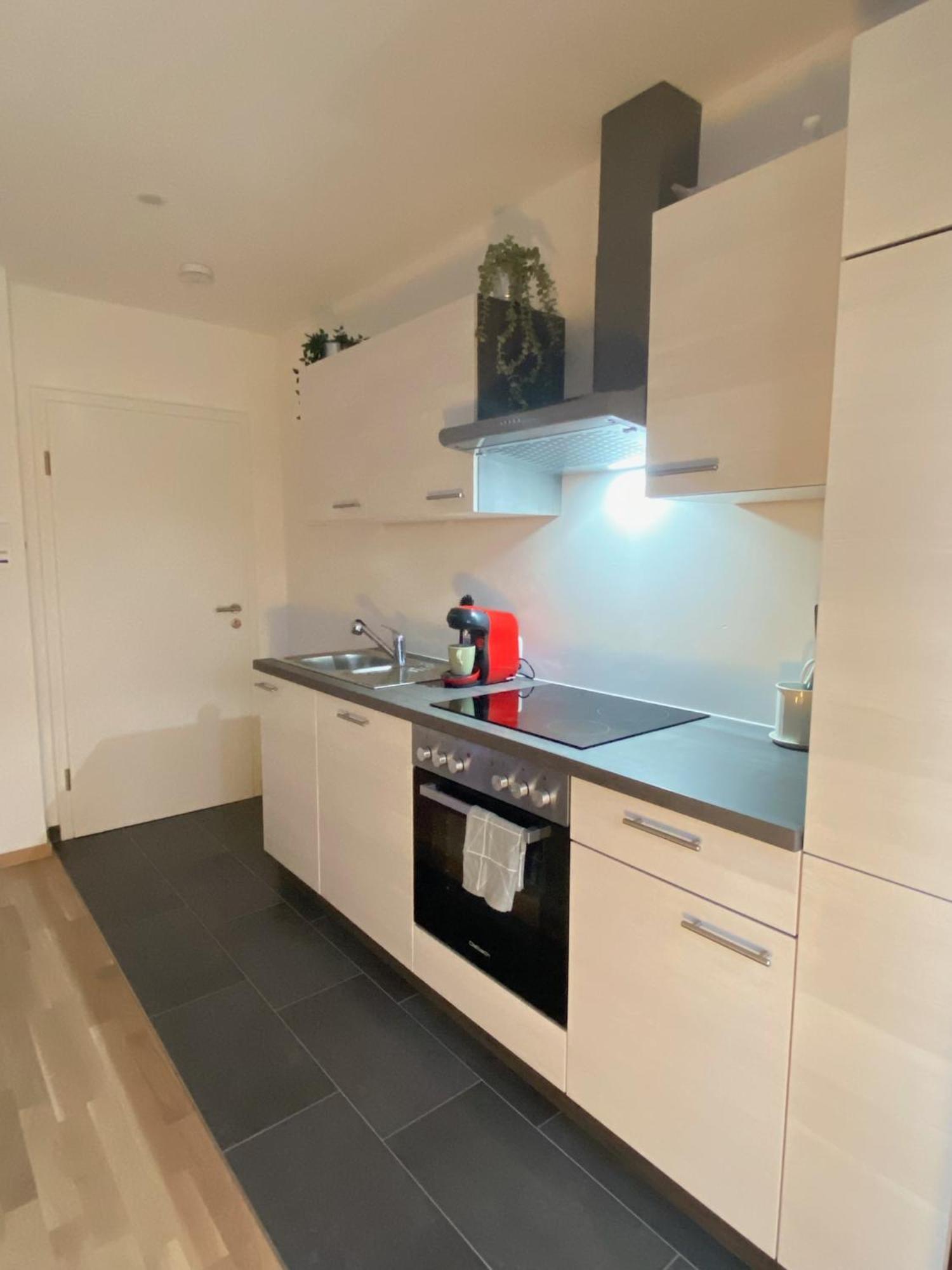 Charmantes Studio-Apartment Im Herzen Von Neureut - Fussbodenheizung, Regendusche, Waschmaschine, Stellplatz Karlsruhe Eksteriør billede